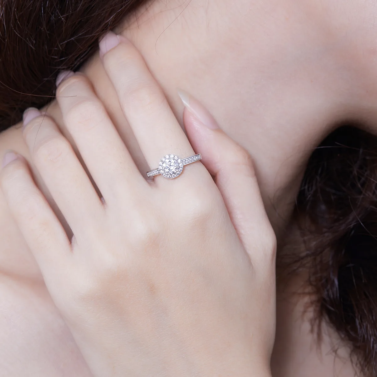 Luxury Pavé Round Bezel S925 White-Gold-Plated Silver Moissanite Wedding Band Women's Ring 0.5ct D