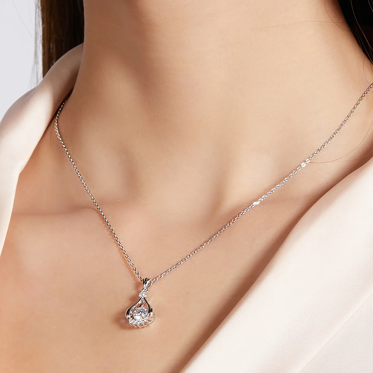 Spirit S925 White-Gold-Plated Silver Moissanite Necklace 0.5ct D - OLDE