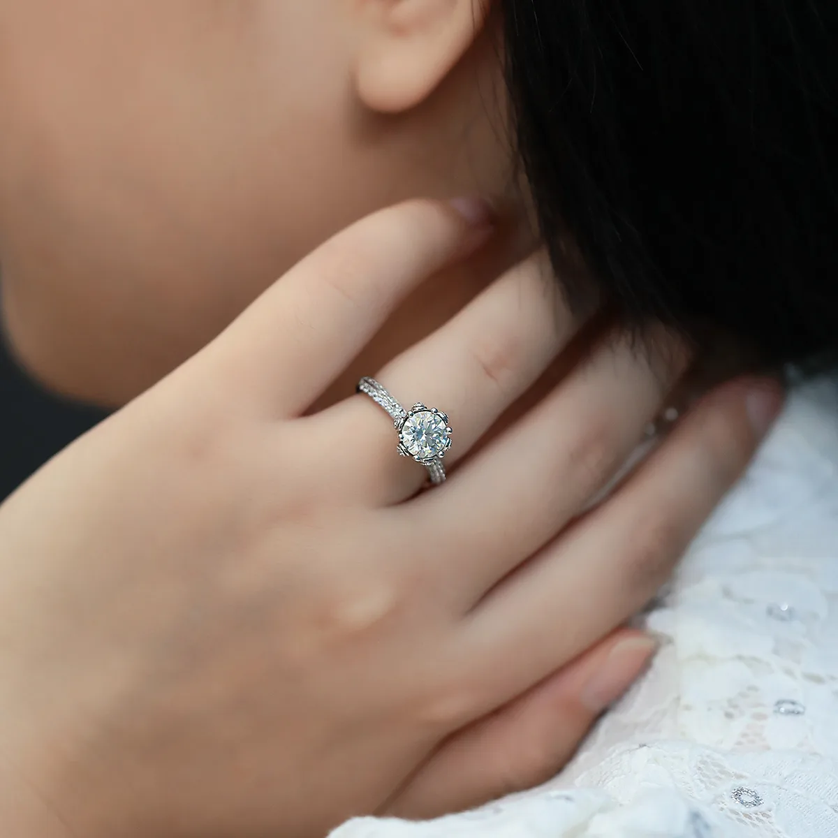 Straight-Band Luxury Pavé Flora S925 White-Gold-Plated Silver Moissanite Proposal Ring Women's Ring 1.5ct D