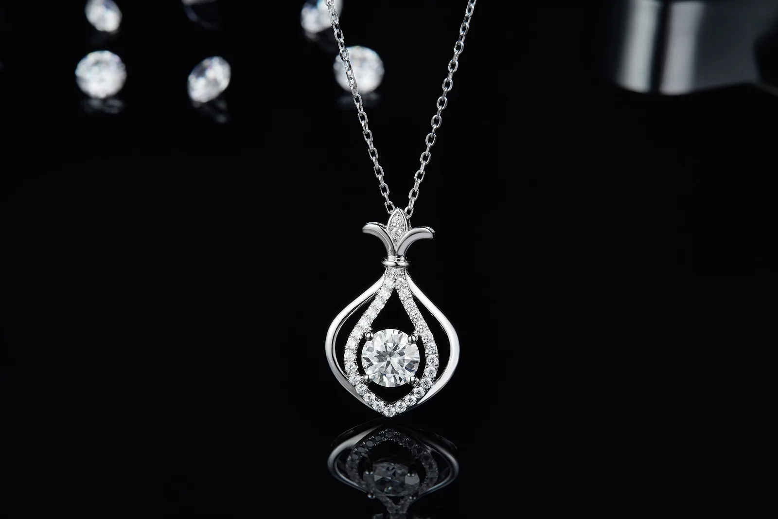JS060 Small S925 White-Gold-Plated Silver Moissanite Red Blue Green Necklace 1.0ct
