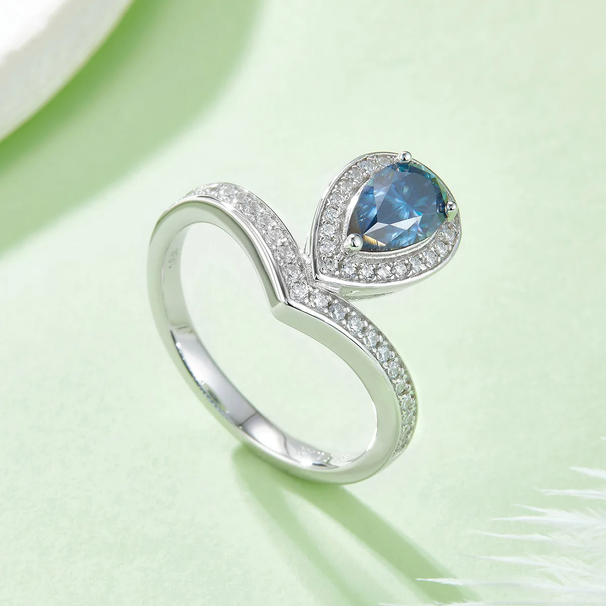 V Tiger Teardrop S925 White-Gold-Plated Silver Multi Moissanite Proposal Ring Women's Ring 1ct D