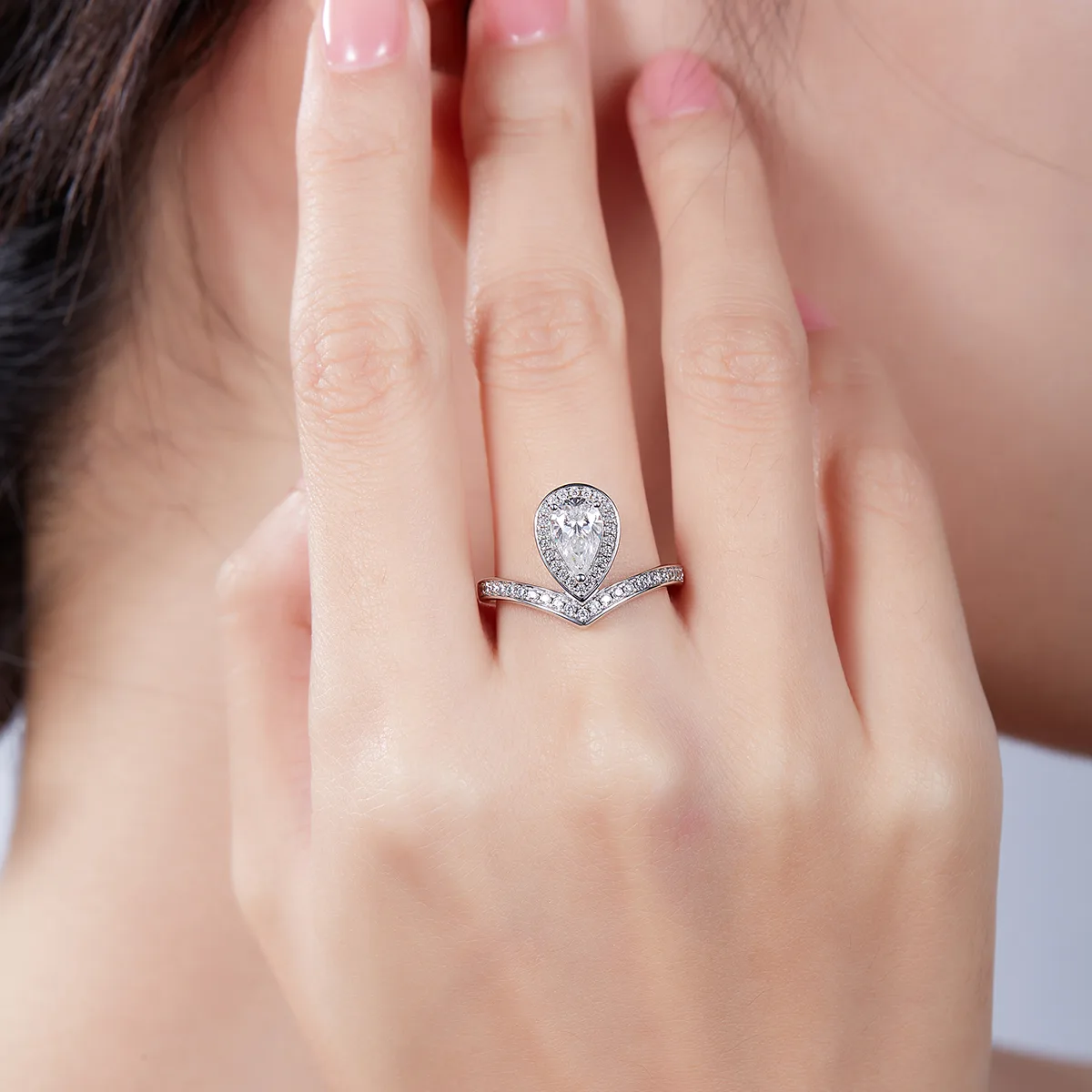 V Tiger Teardrop S925 White-Gold-Plated Silver Multi Moissanite Proposal Ring Women's Ring 1ct D
