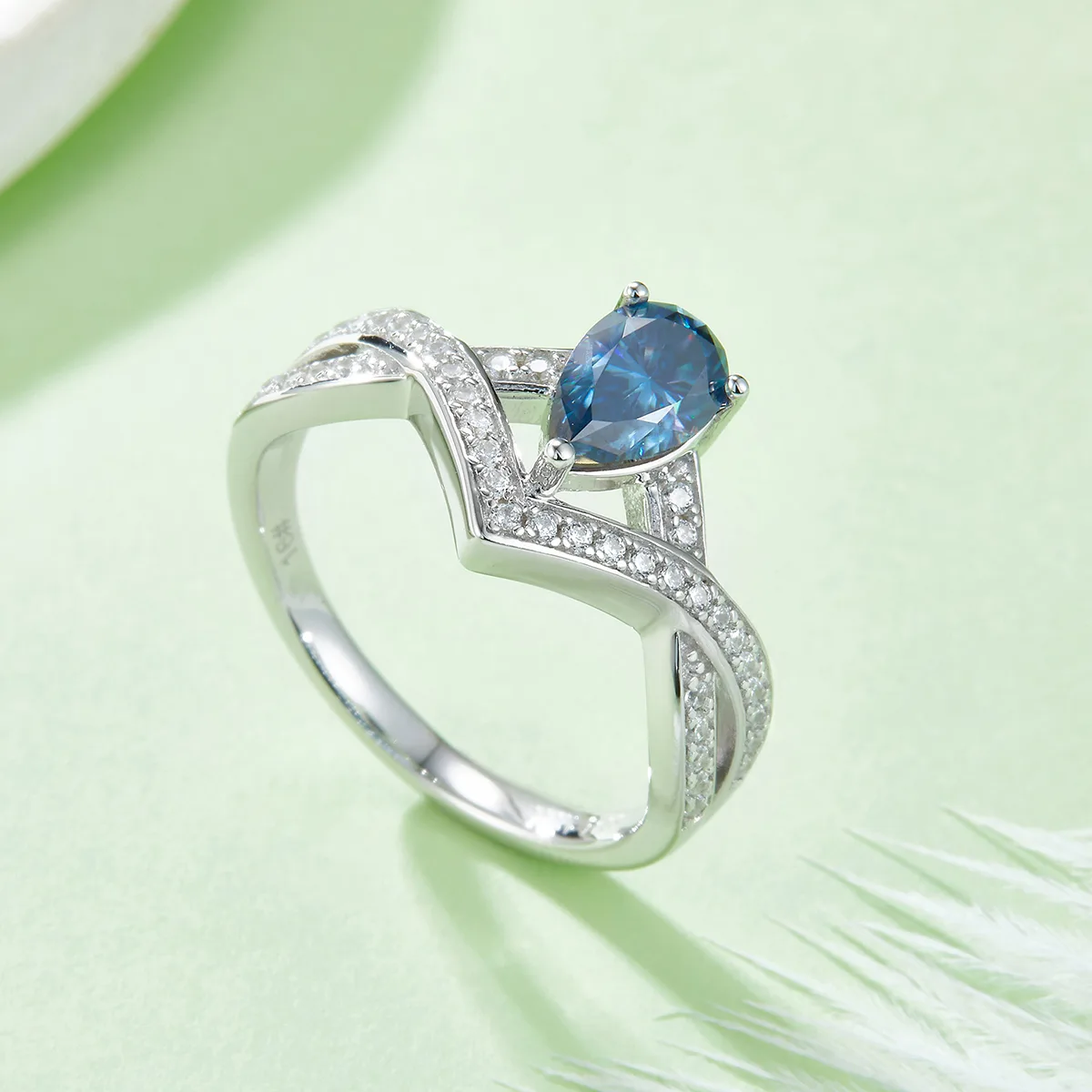 V Teardrop S925 White-Gold-Plated Silver Multi Moissanite Proposal Ring Women's Ring 1ct D