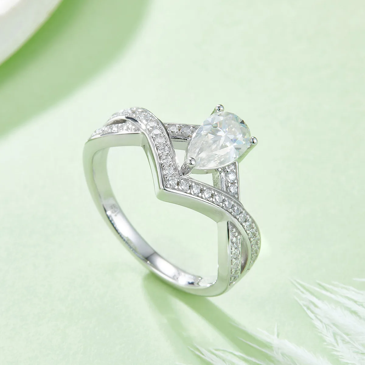 V Teardrop S925 White-Gold-Plated Silver Multi Moissanite Proposal Ring Women's Ring 1ct D