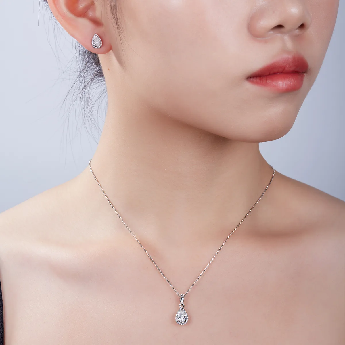 Light Luxury Pear S925 White-Gold-Plated Silver Moissanite Pendant Stud Earrings Jewelry Set