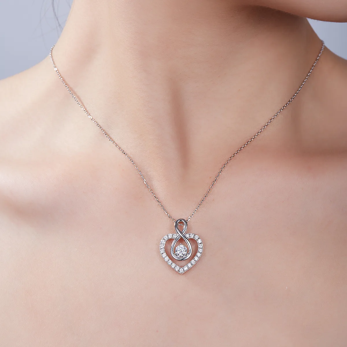 Round Center Stone Infinity Pendant S925 Silver Moissanite Melee D 1.0CT