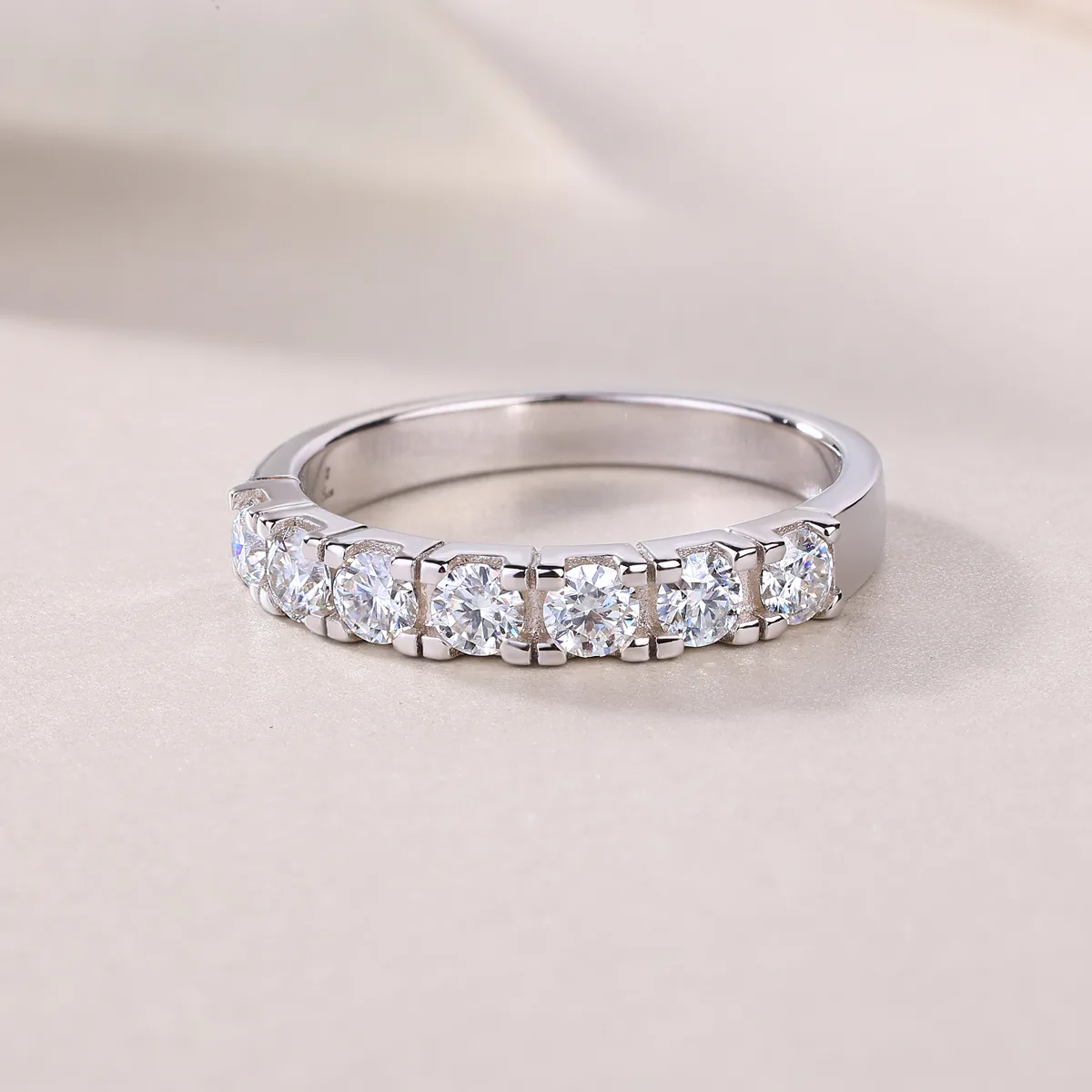 R12961 S925 Silver 18K White Gold Wedding Band Moissanite Melee 0.7CT