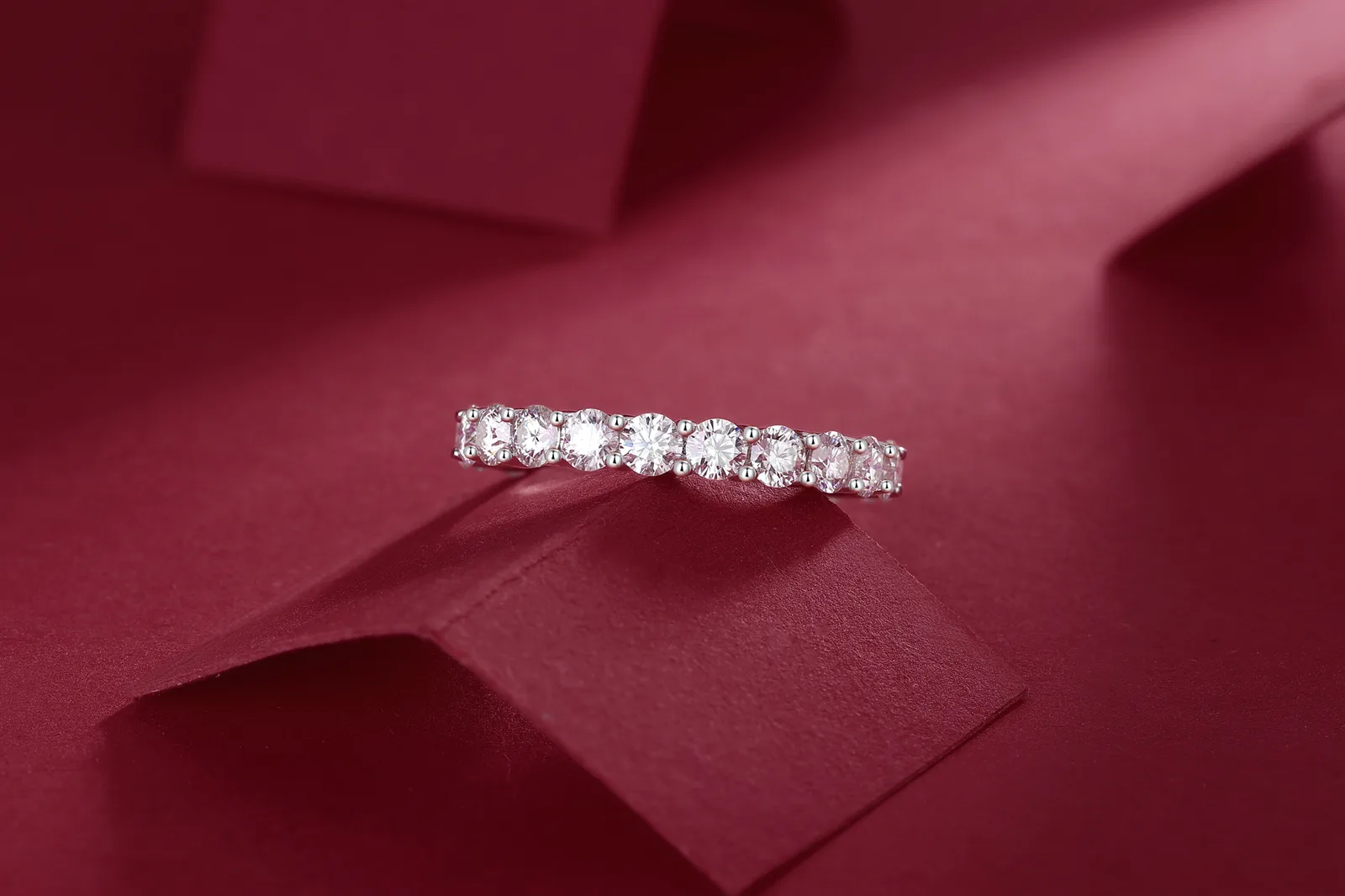 R12742 S925 Silver 18K White Gold Wedding Band Women's Ring Moissanite Melee 2.1CT