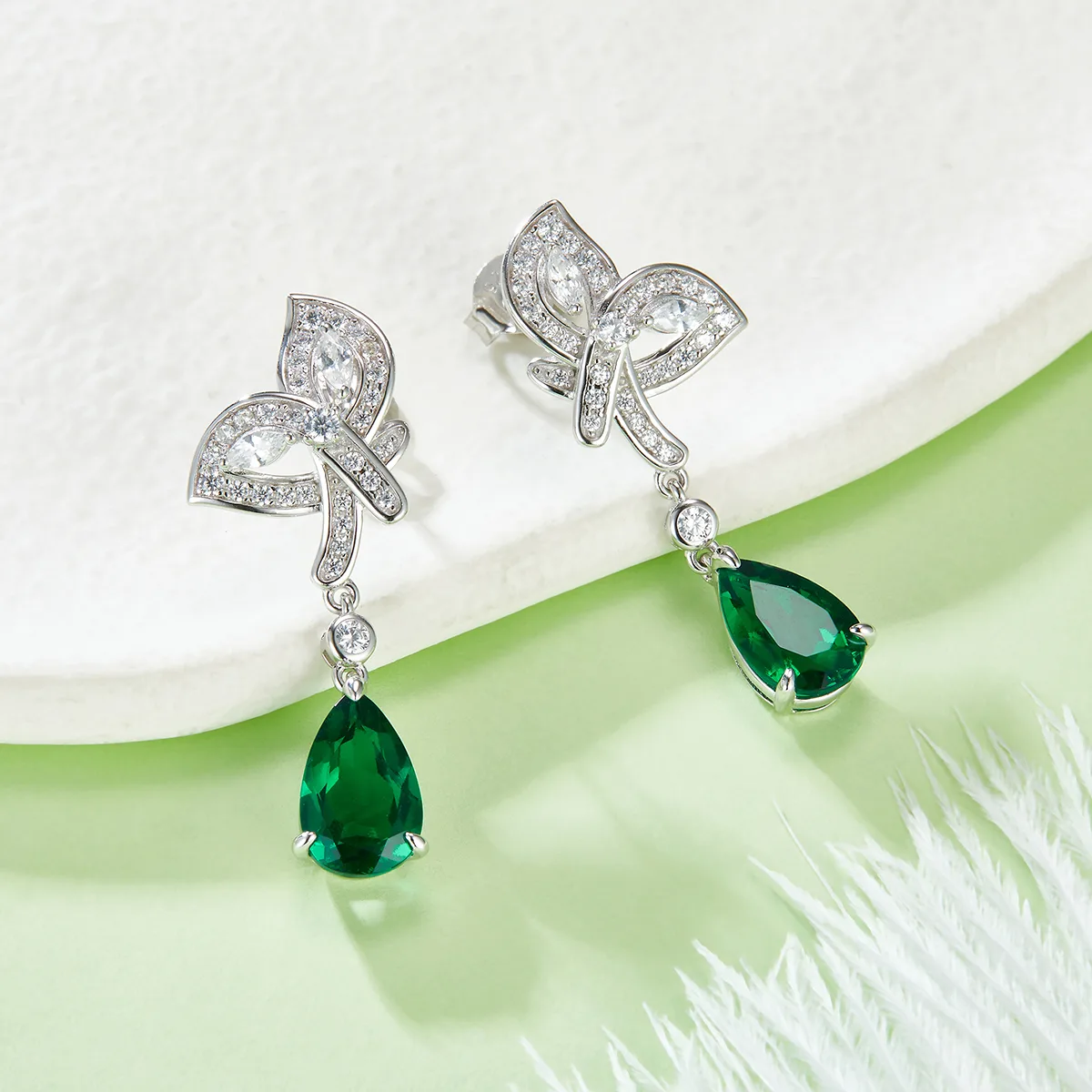 E0808 Pear Lab-Grown Emerald S925 Silver Earrings Center Stone 11*7mm/3.95CT