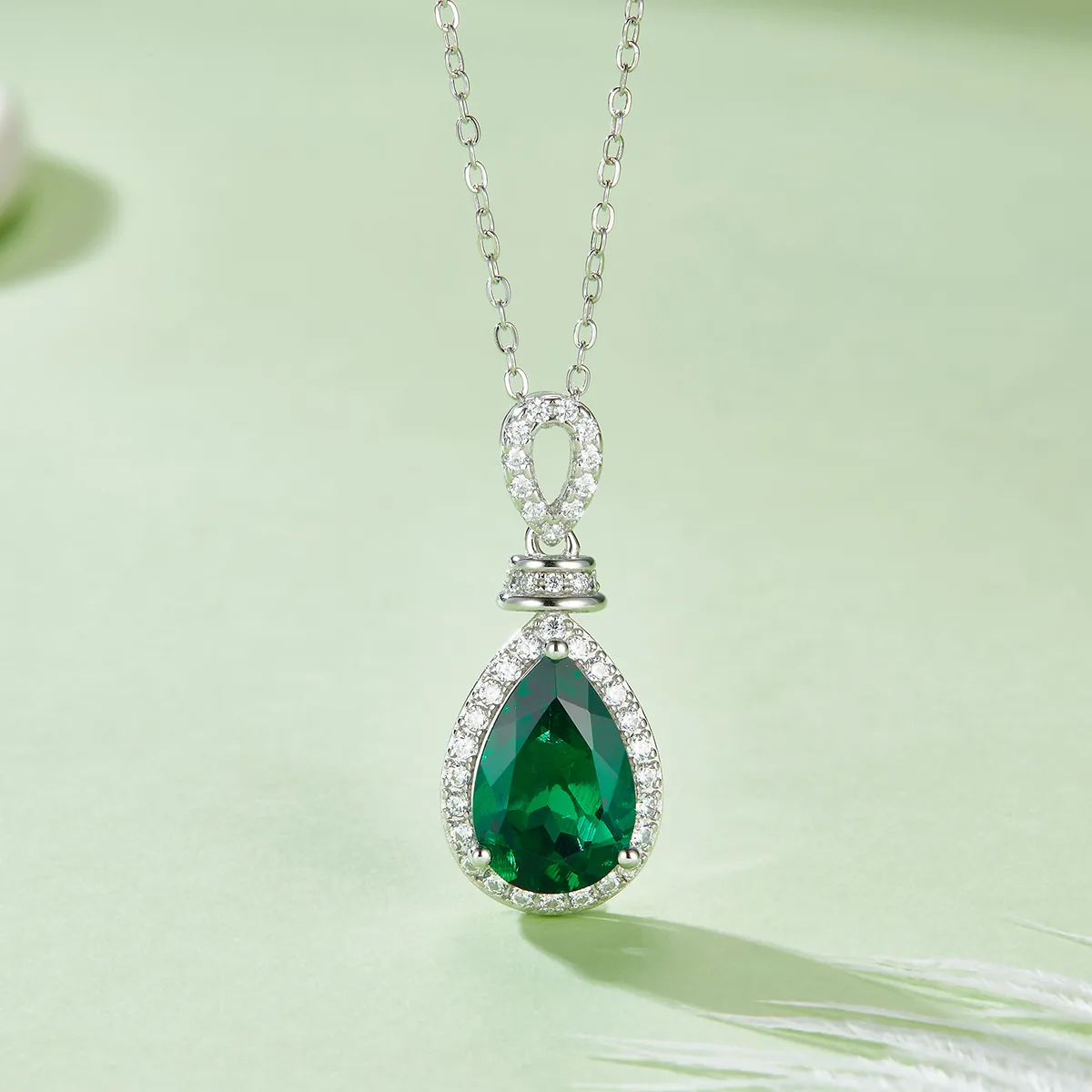 P1620 Pear Lab-Grown Emerald S925 White-Gold-Plated Silver Necklace 4.0CT