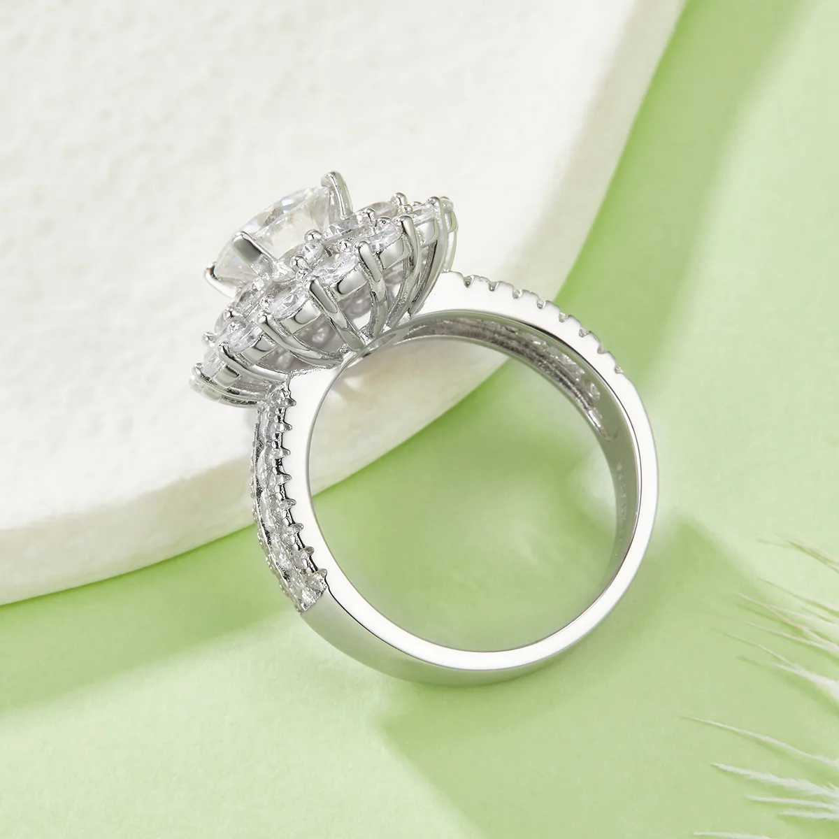 R240227004 S925 Silver 18K White Gold Round Moissanite Engagement Ring Women's Ring 8.0mm/2.0CT