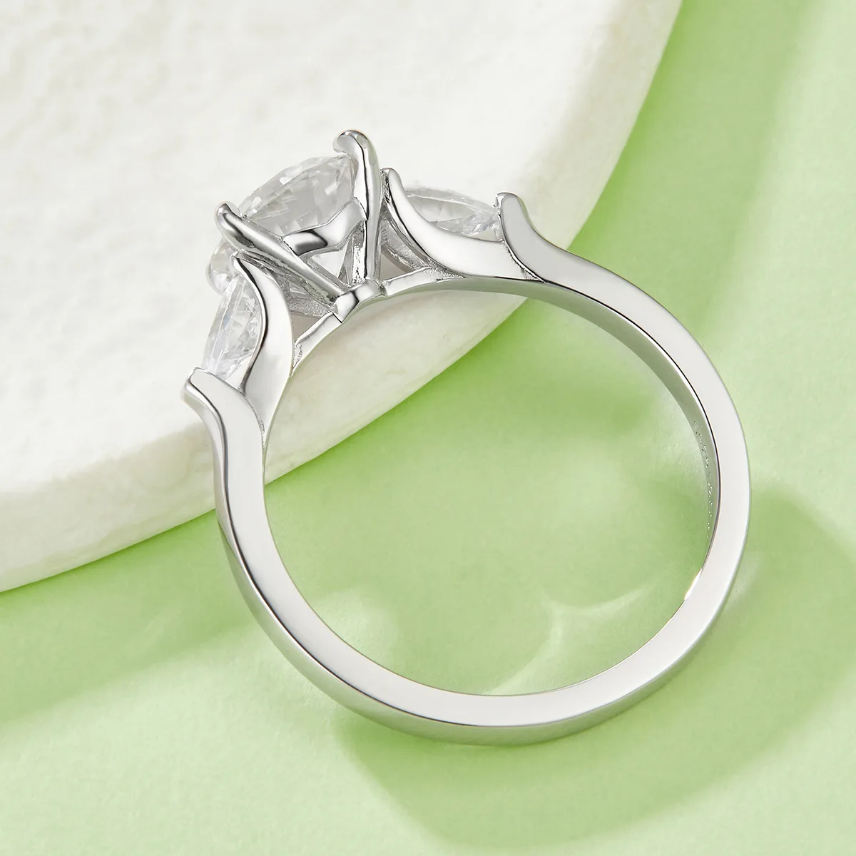 R240311023 S925 Silver 18K White Gold Round Moissanite Anniversary Ring Women's Ring 8.0mm/2.0CT