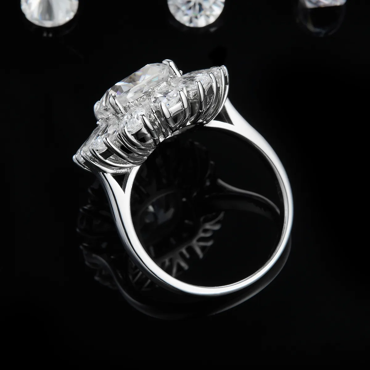 Light Luxury Pear Halo Cushion Plain Band S925 White-Gold-Plated Silver Women's Wedding Ring, Moissanite 3.5ct Center with High-Carbon Diamond Side Stones