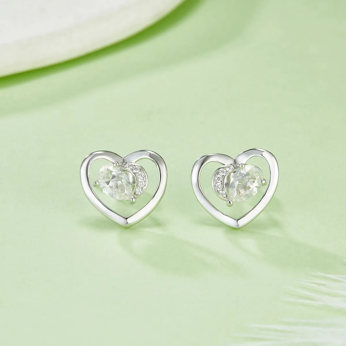 DSYE7 Pear Synthetic Gemstone S925 White-Gold-Plated Silver Stud Earrings 4*6MM