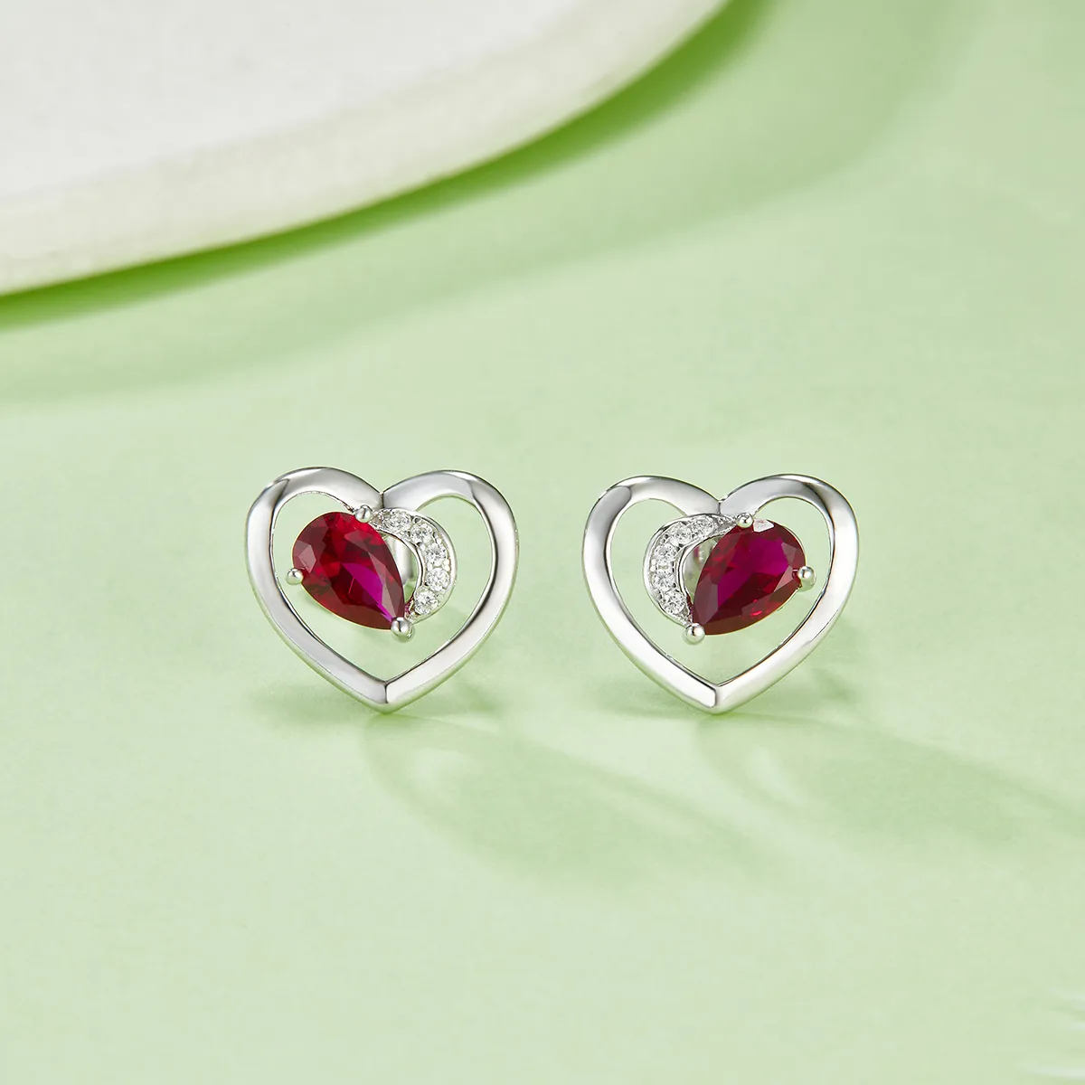 DSYE7 Pear Synthetic Gemstone S925 White-Gold-Plated Silver Stud Earrings 4*6MM