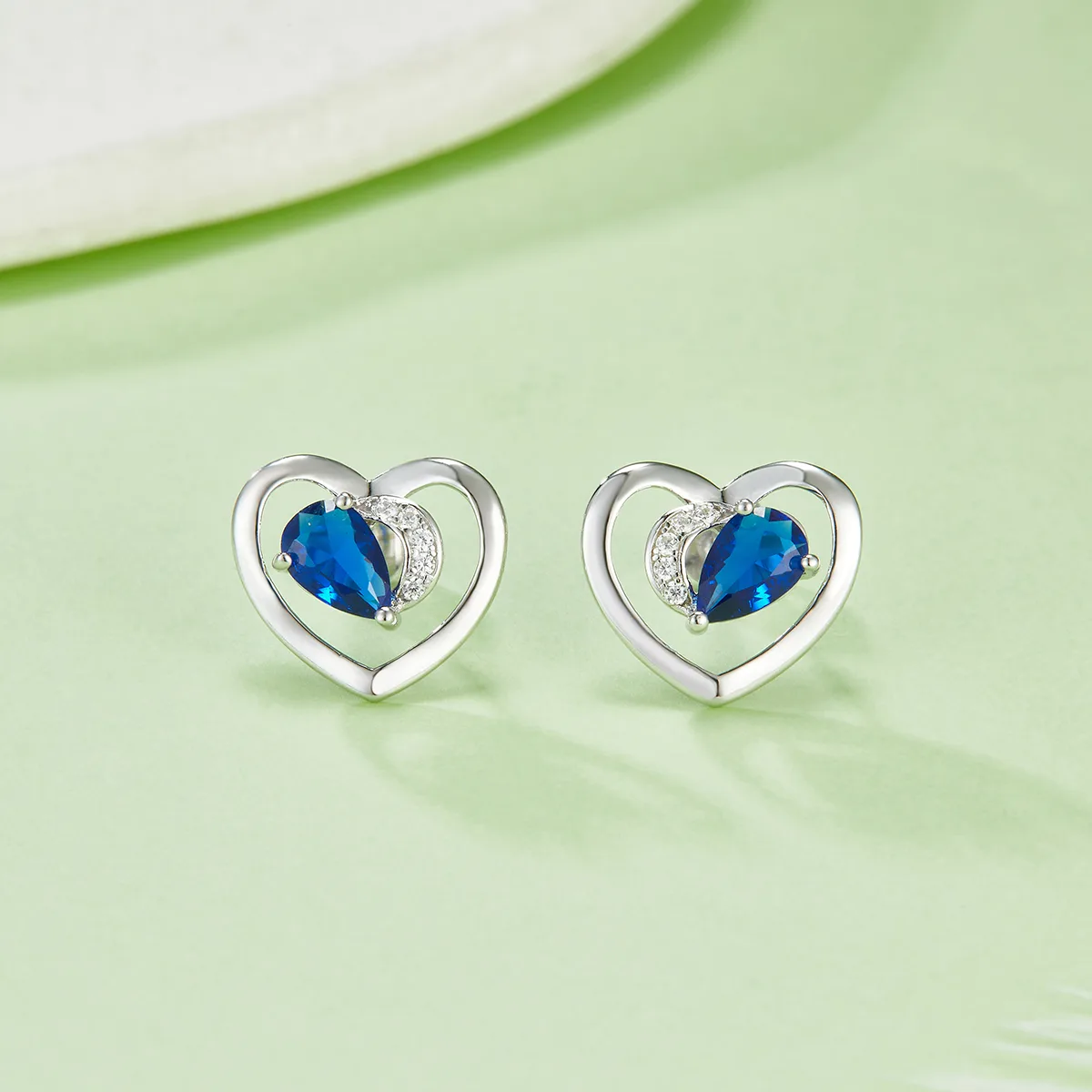 DSYE7 Pear Synthetic Gemstone S925 White-Gold-Plated Silver Stud Earrings 4*6MM