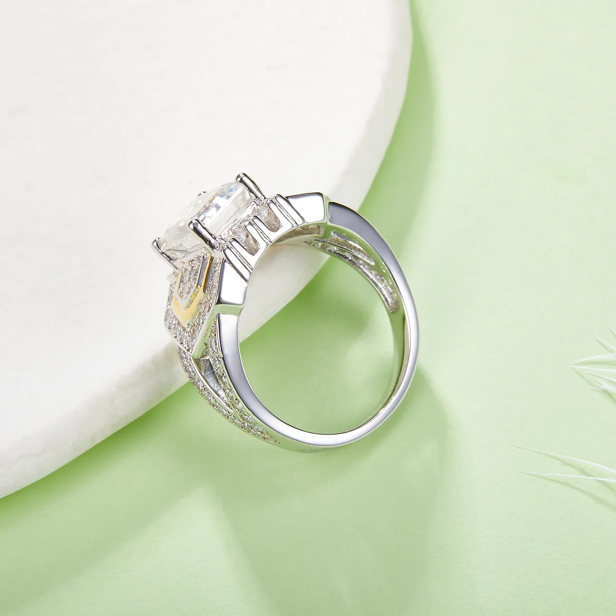 R240601011 S925 Silver 18K White Gold Emerald Moissanite Confession Ring Women's Ring 7*9mm/3.0CT