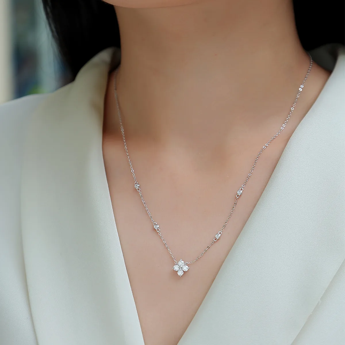 N13646 Silver 18K White Gold Moissanite Necklace 0.1ct