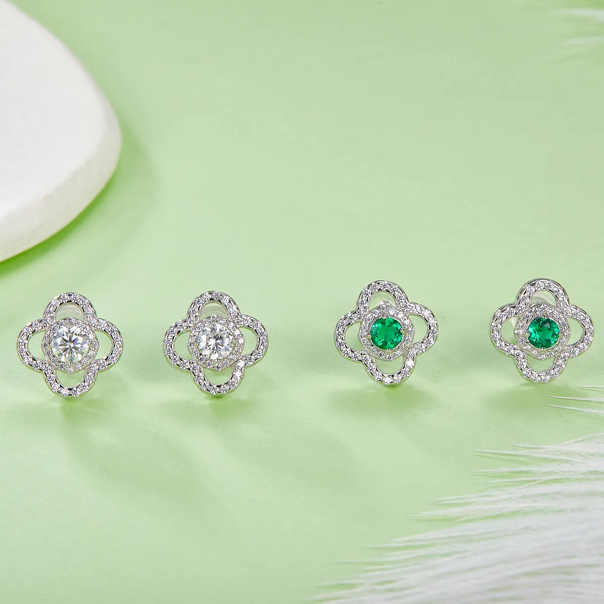 E0002 925 Silver 18K White Gold Round Emerald/ Moissanite Four-Leaf Clover Stud Earrings