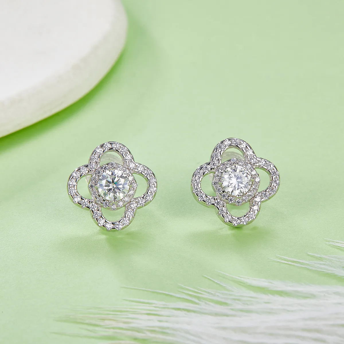 E0002 925 Silver 18K White Gold Round Emerald/ Moissanite Four-Leaf Clover Stud Earrings