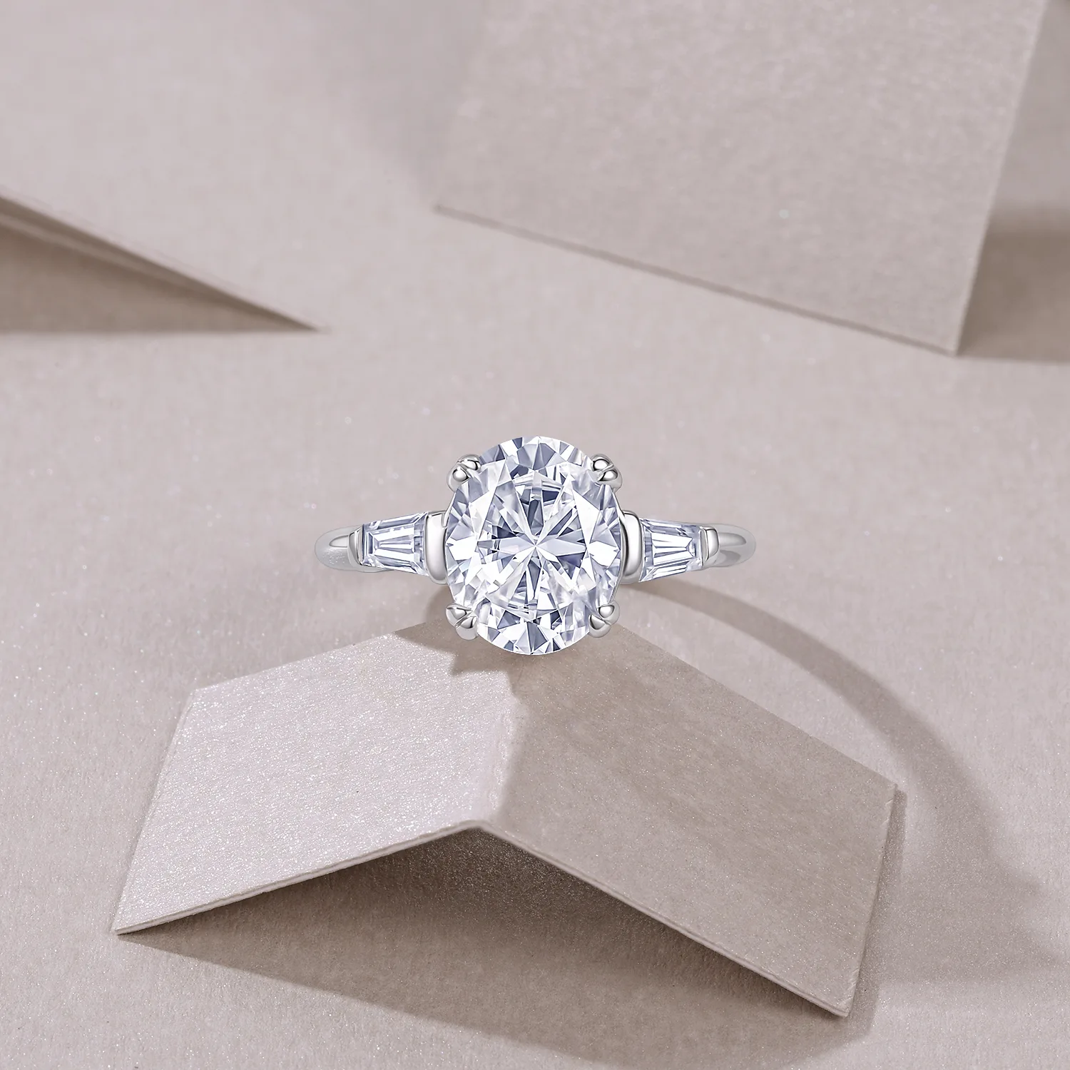 R15399 S925 Silver 18K White Gold Three-Stone Engagement Ring Women's Ring Center Stone Oval Moissanite 3.0CT