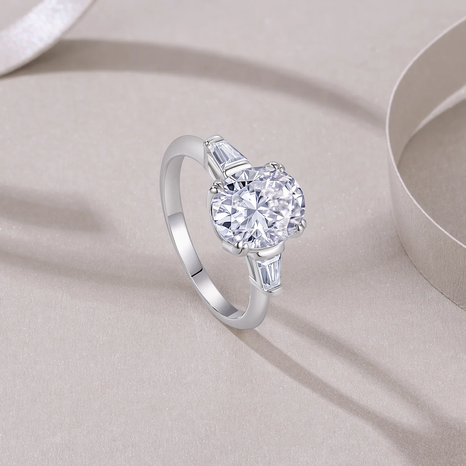 R15399 S925 Silver 18K White Gold Three-Stone Engagement Ring Women's Ring Center Stone Oval Moissanite 3.0CT