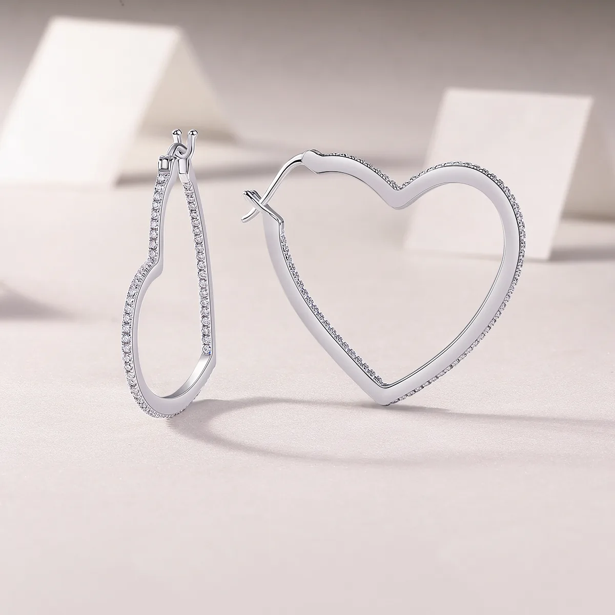 E13702 S925 Silver 18K White Gold Heart Ear Moissanite 0.72CT