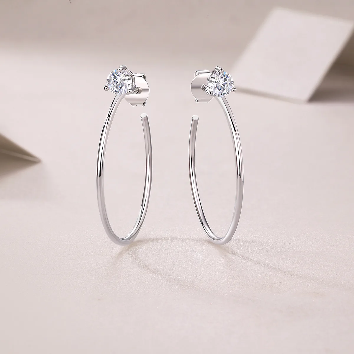 E13104 S925 Silver 18K White Gold Moissanite Ear 0.6CT