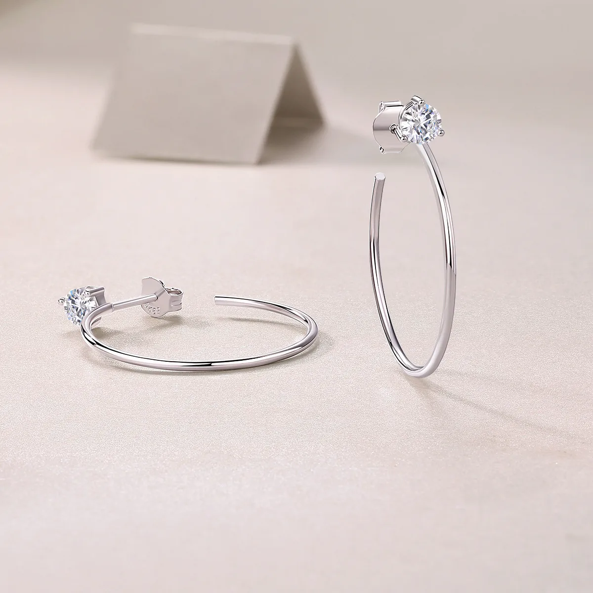 E13104 S925 Silver 18K White Gold Moissanite Ear 0.6CT