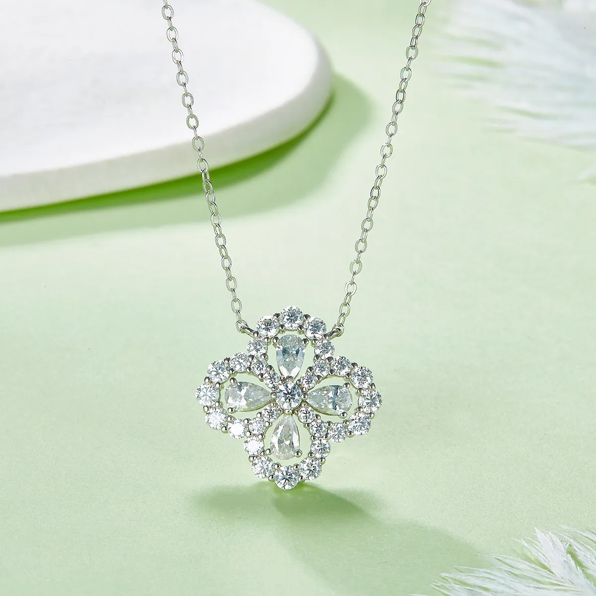 P240311015 S925 Silver 18K White Gold Lucky Four-Leaf Clover Moissanite Necklace 2.7ct