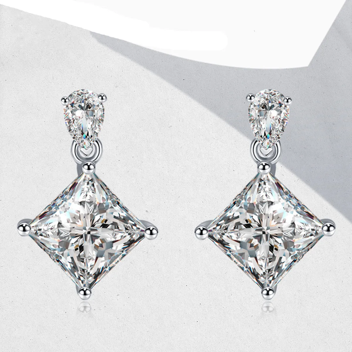 E210220011 S925 Silver 18K White Gold Princess Moissanite Stud Earrings Center Stone 5.5mm/1.0ct/ Stones