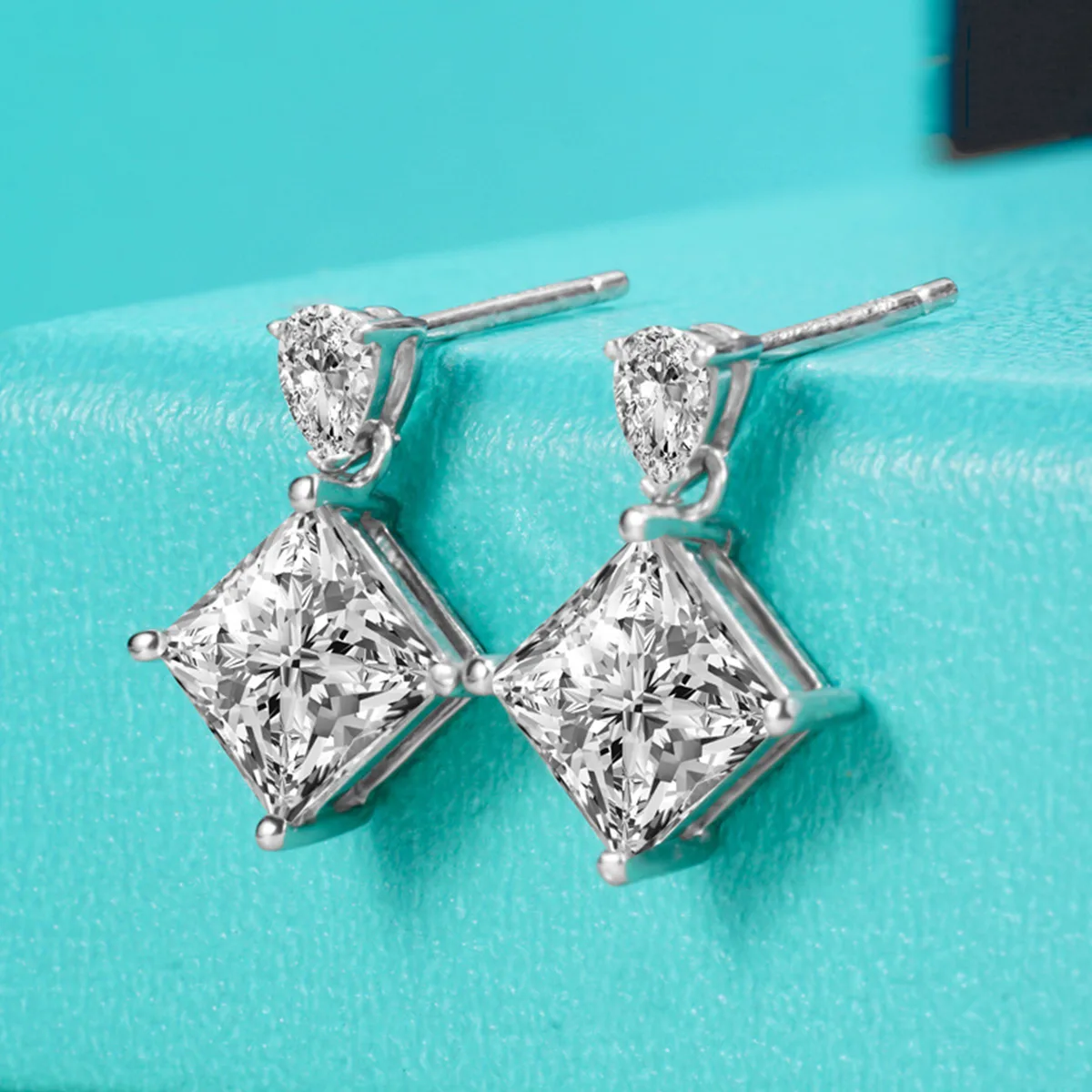E210220011 S925 Silver 18K White Gold Princess Moissanite Stud Earrings Center Stone 5.5mm/1.0ct/ Stones