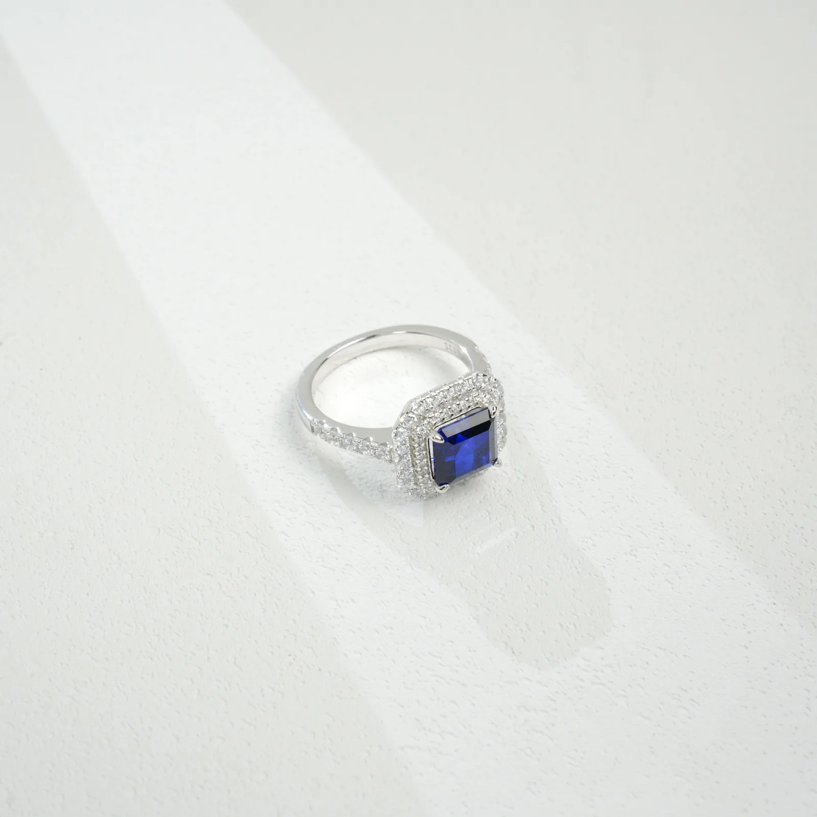R0028 S925 Silver 18K White Gold Emerald Cut Lab-Grown Gemstone Ring Center Stone 8*8mm