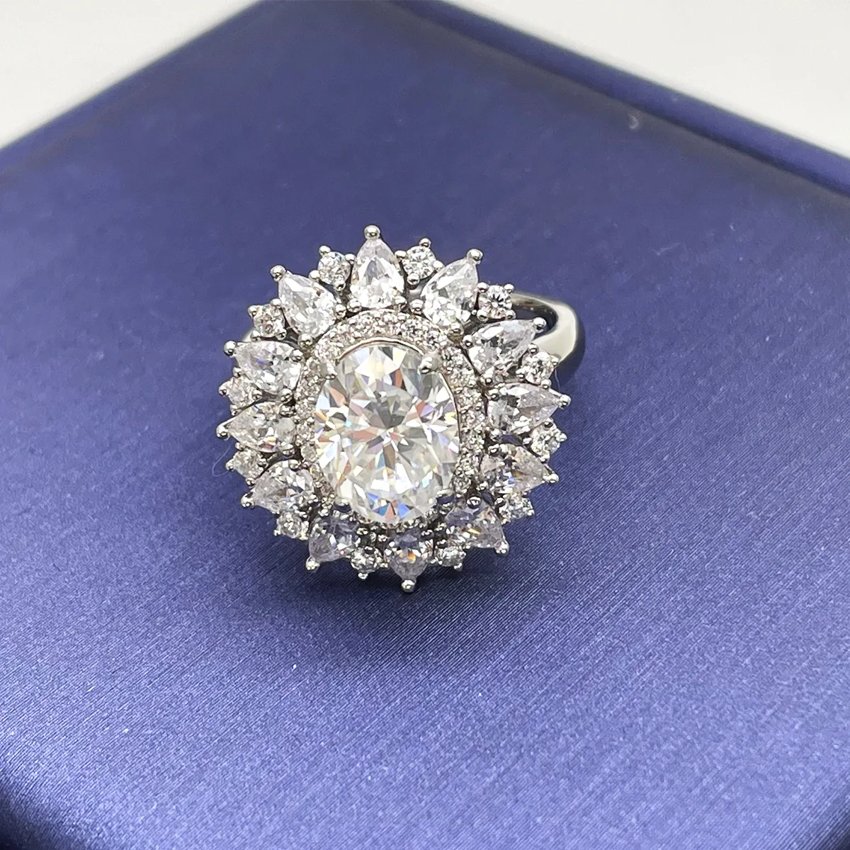 R230203029 S925 Silver 18K White Gold Oval Moissanite Luxury Pavé Engagement Ring Women's Ring Center Stone 2.0ct/9*7mm
