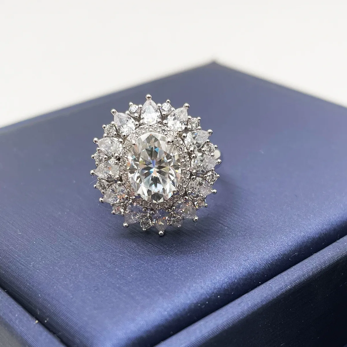 R230203029 S925 Silver 18K White Gold Oval Moissanite Luxury Pavé Engagement Ring Women's Ring Center Stone 2.0ct/9*7mm