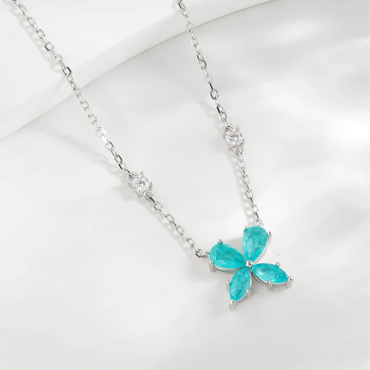 NS02193A1 S925 Silver 18K White Gold Lab-Grown Sapphire Four-Leaf Clover Necklace