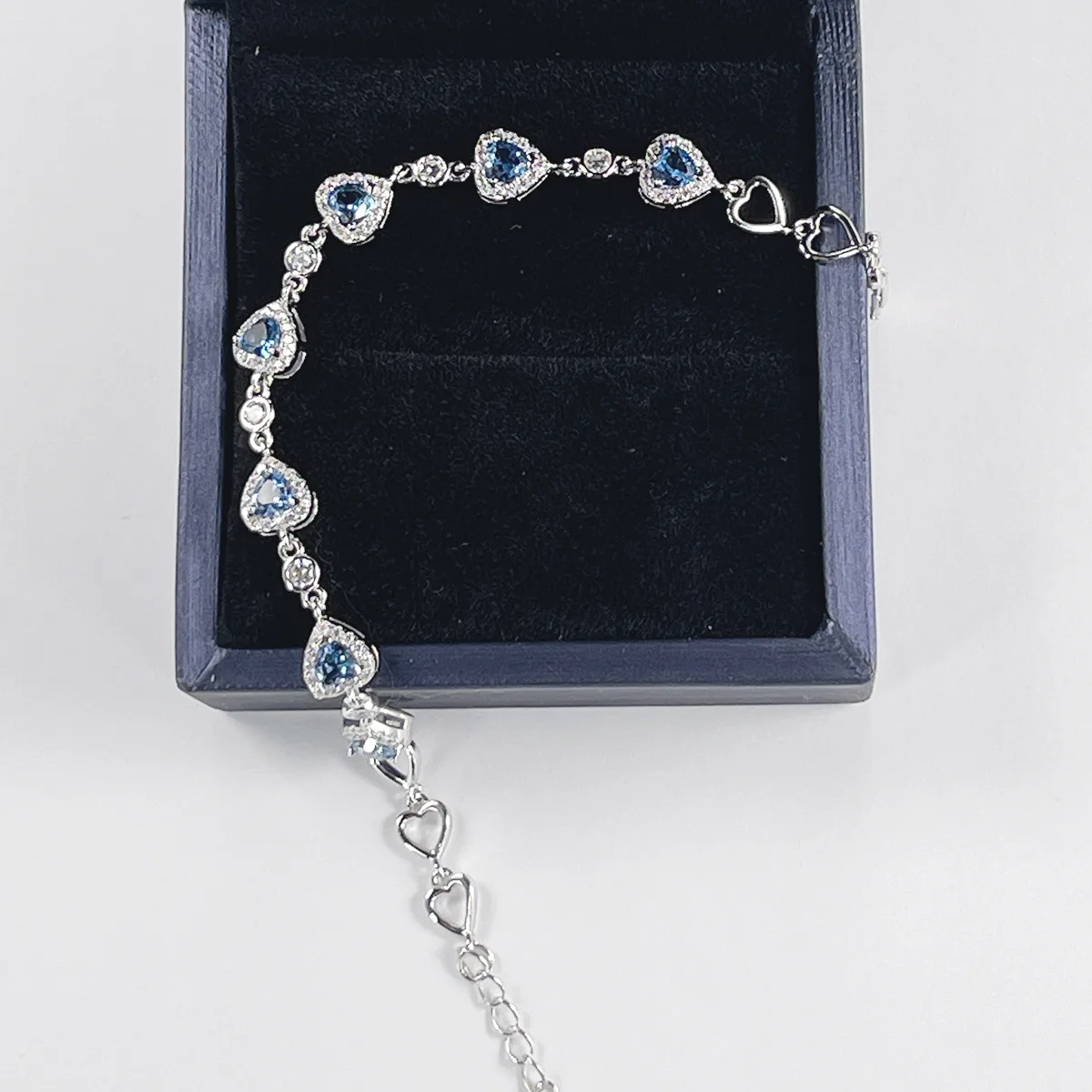 BS01496A3 S925 Silver 18K White Gold Heart High-Carbon Diamond/ Blue Spinel Bracelet