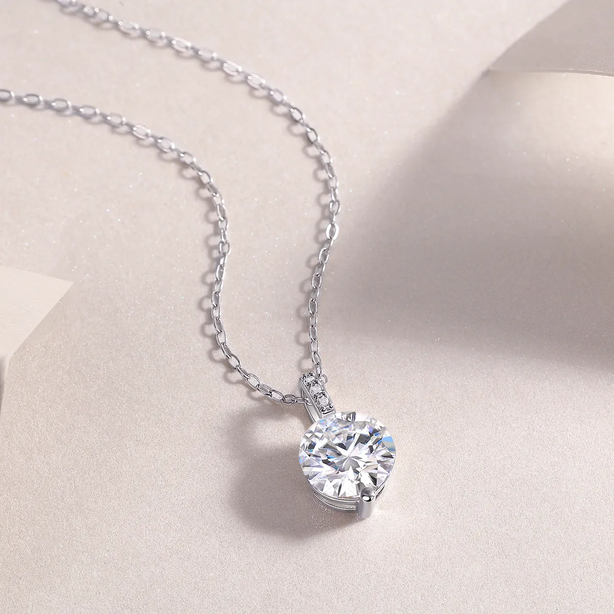 P13644-8.0 S925 Silver 18K White Gold Minimalist Moissanite Necklace 2.0ct