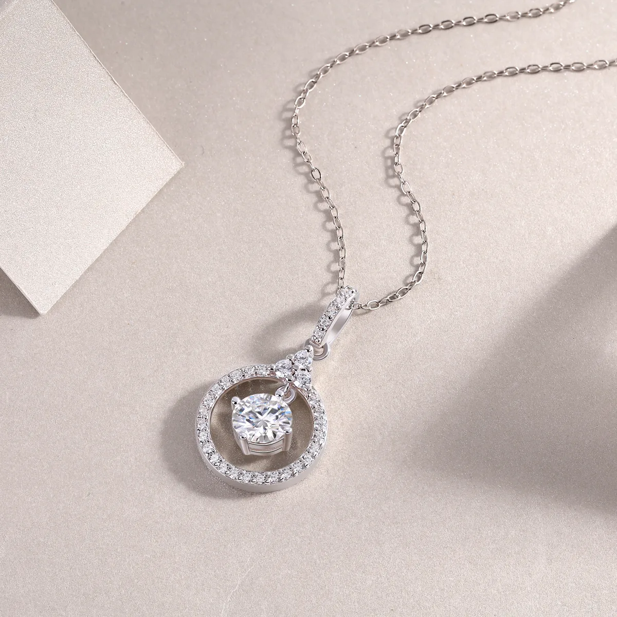 P13587-6.5 S925 Silver 18K White Gold Moissanite Round Pendant Style Necklace 1.0ct