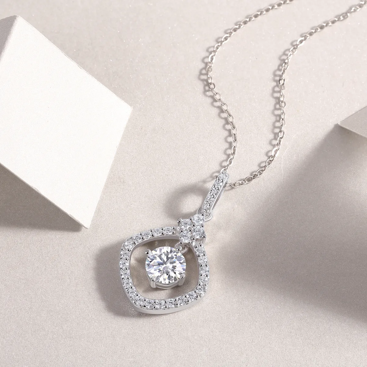 P13586-6.5 S925 Silver 18K White Gold Moissanite Square Pendant Style Necklace 1.0ct