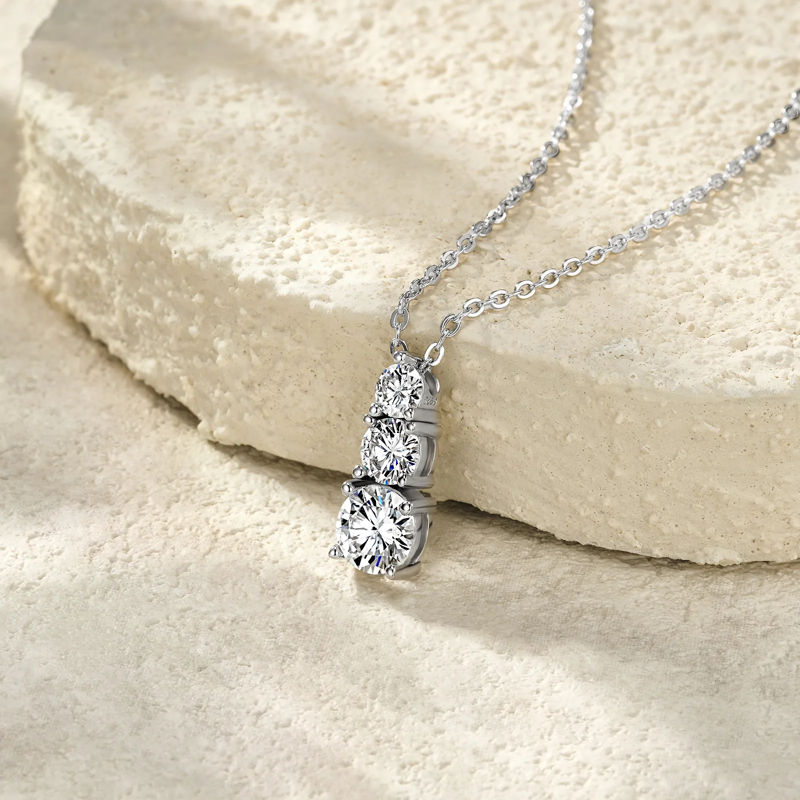 N15570 S925 Silver 18K White Gold Moissanite Necklace 1.8ct