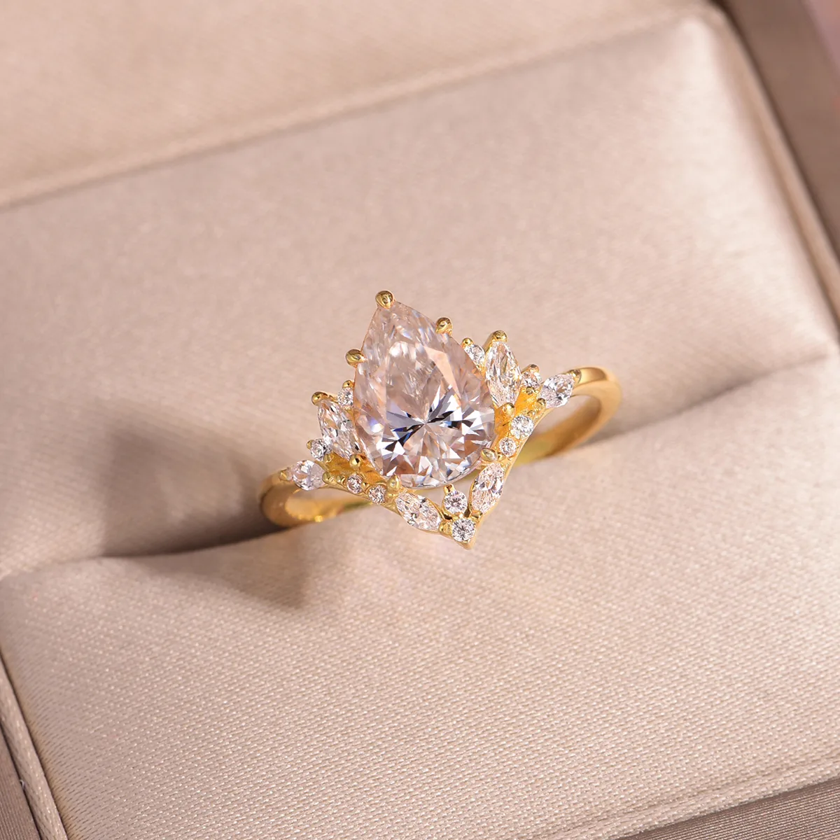 MR0161 S25 Silver 18K Yellow Gold Teardrop Moissanite Light Luxury Confession Ring Center Stone 2.0ct/10*7mm