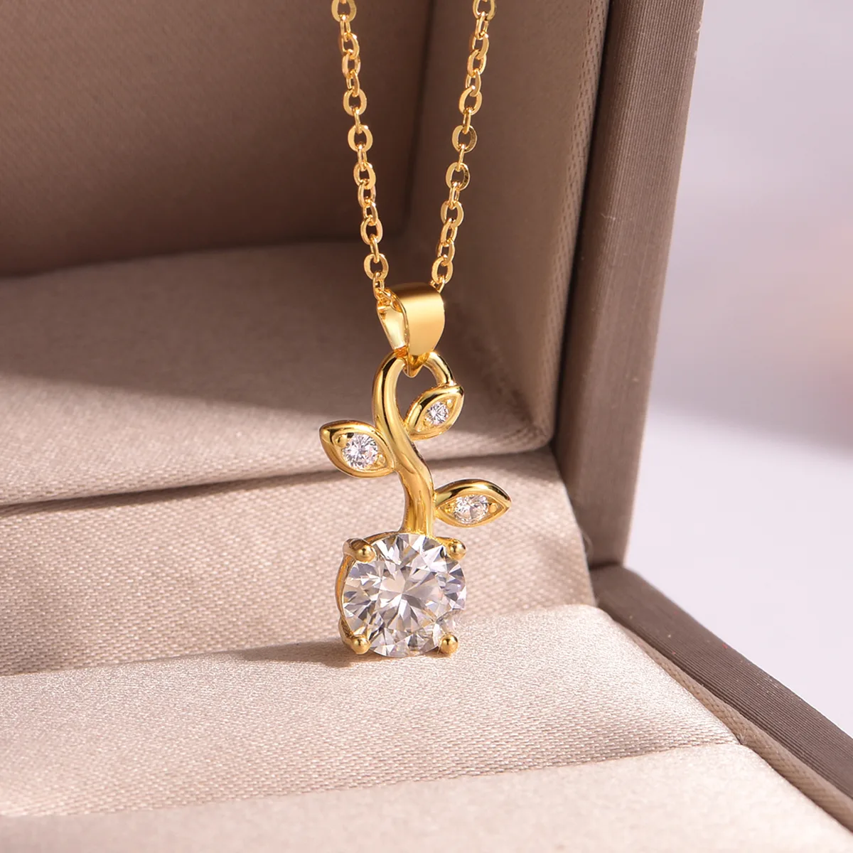 MP0042 S925 Silver 18K Yellow Gold Moissanite Small Flower Necklace 1.2ct