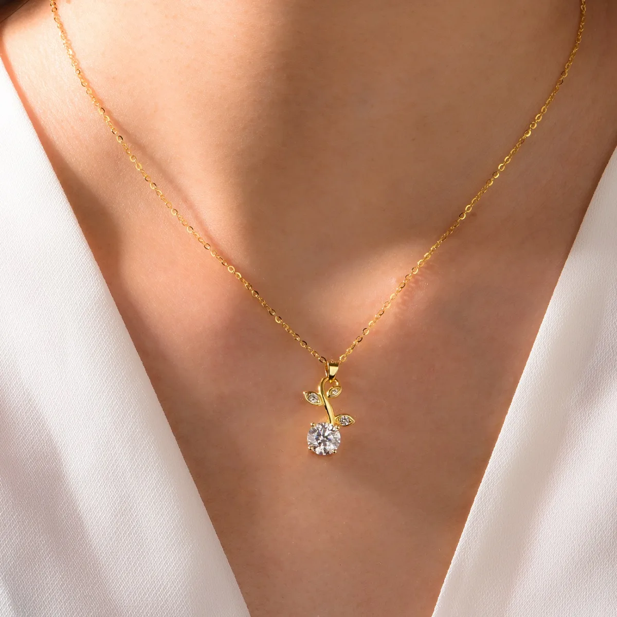 MP0042 S925 Silver 18K Yellow Gold Moissanite Small Flower Necklace 1.2ct