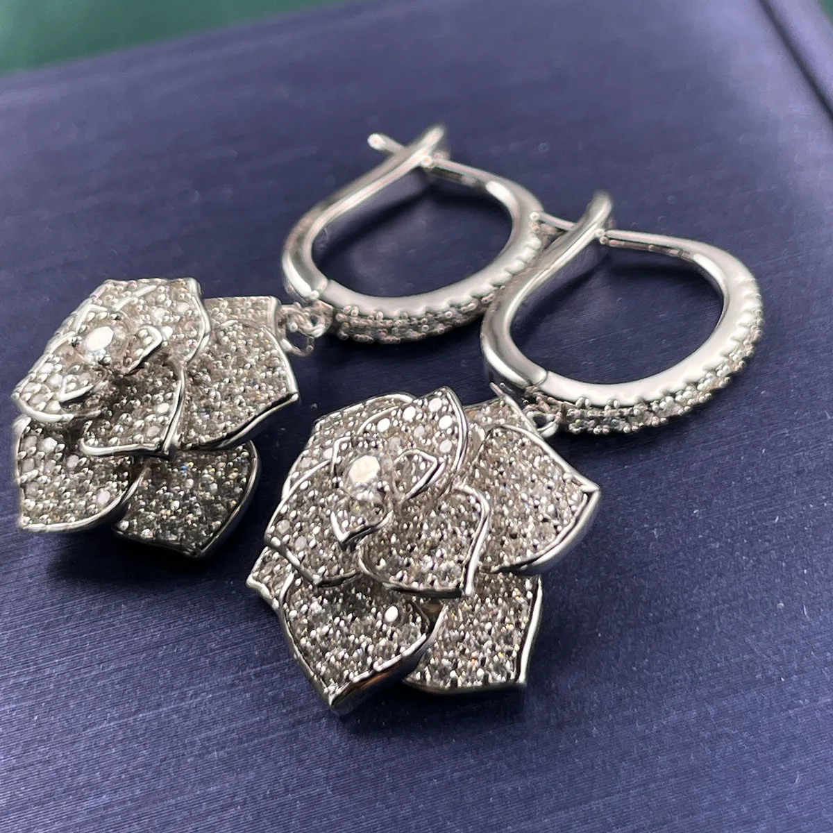 E230607021 S925 Silver 18K White Gold Full Pavé Moissanite Flower Earrings 1.73ct