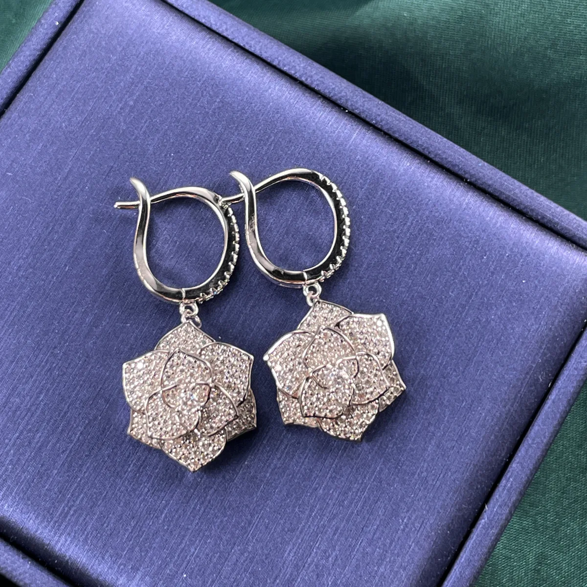 E230607021 S925 Silver 18K White Gold Full Pavé Moissanite Flower Earrings 1.73ct