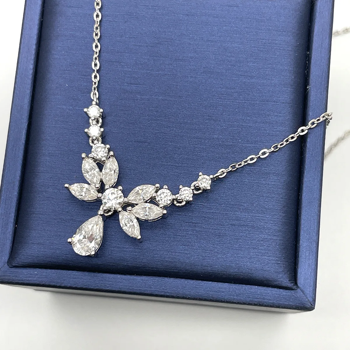 N16328 S925 Silver 18K White Gold Teardrop Moissanite Cluster Light Luxury Collarbone Chain 3.44ct