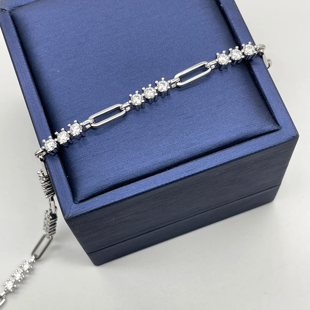 L15551 S925 Silver 18K White Gold Moissanite Minimalist Geometric Ring Clasp Bracelet 2.1ct
