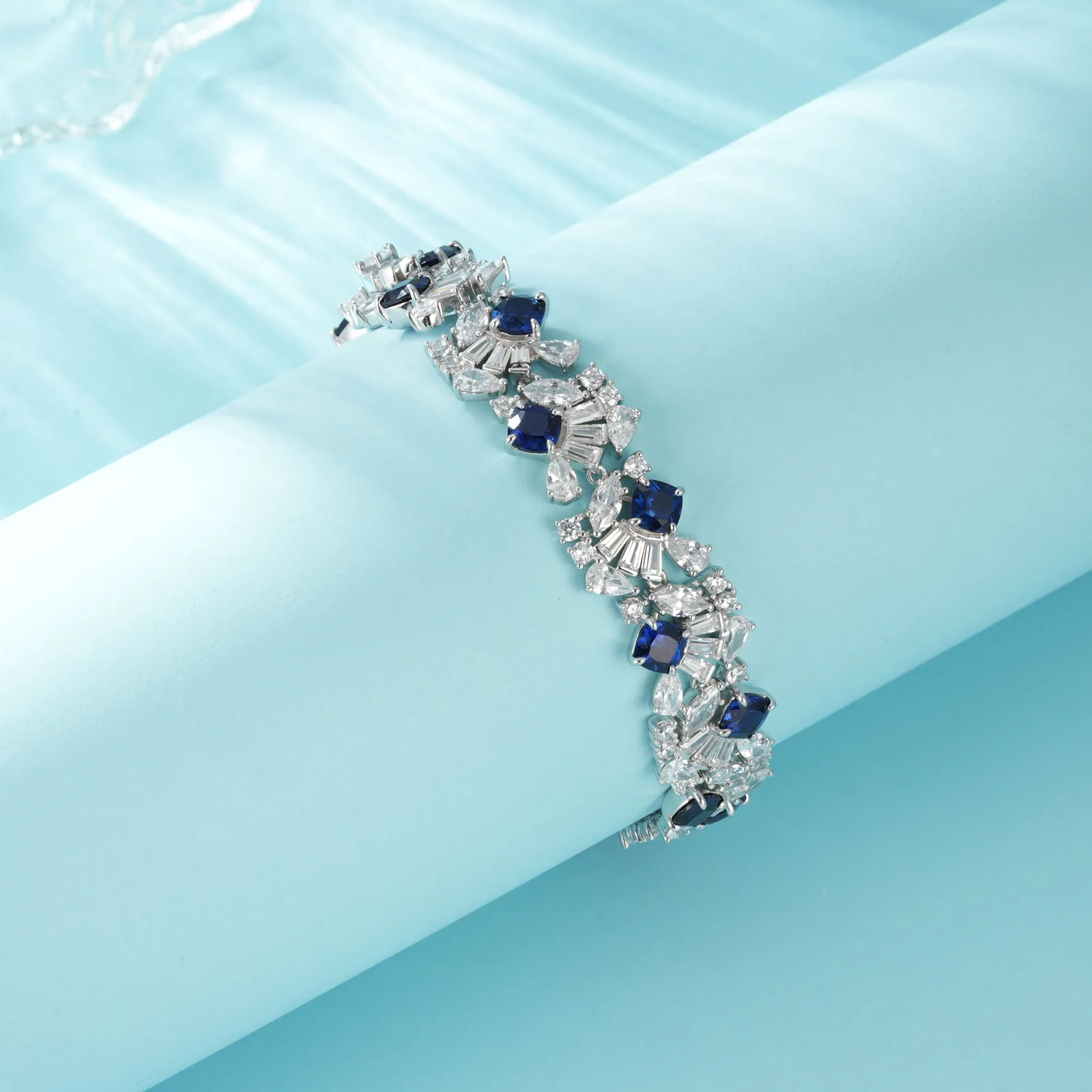 ZHF-L1389 S925 Silver 18K White Gold Cushion Lab-Grown Gemstone Light Luxury Bracelet Center Stone 5.0mm/ Stones