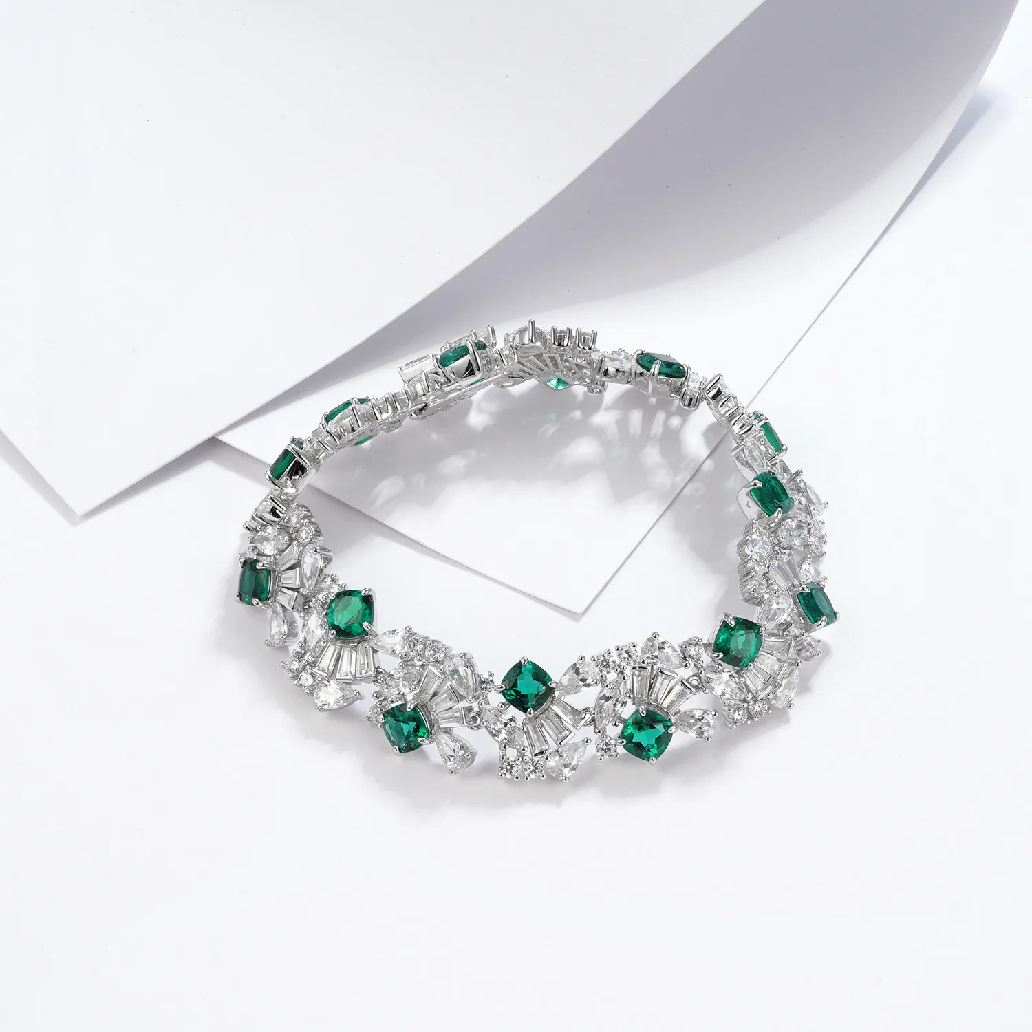ZHF-L1389 S925 Silver 18K White Gold Cushion Lab-Grown Gemstone Light Luxury Bracelet Center Stone 5.0mm/ Stones